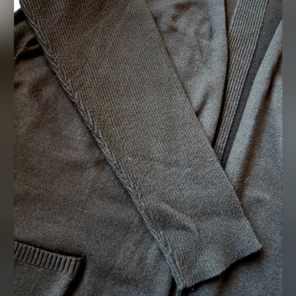 Peyton Primrose Long Open Front Hunter Green Cardigan With Button Embellishments - Picture 5 of 9